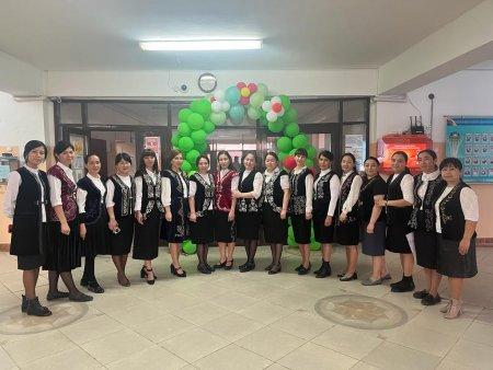 ⚜14 Наурыз - Көрісу күні. 🌷🌷🌷Көрісу күнінде халық қыстан аман-есен шыққанына қуанып, бір-бірімен қол алысады. Дастарқан жайып, бір-бірін қонаққа ша